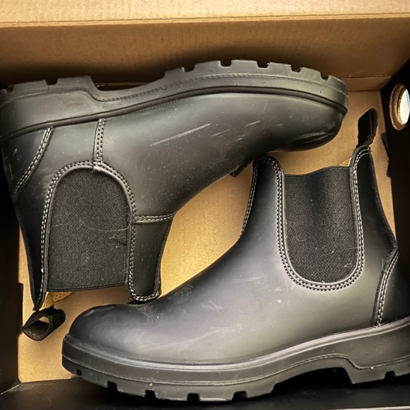 Ladies black Aquatherm winter boots sized 7. - Picture 2 of 8